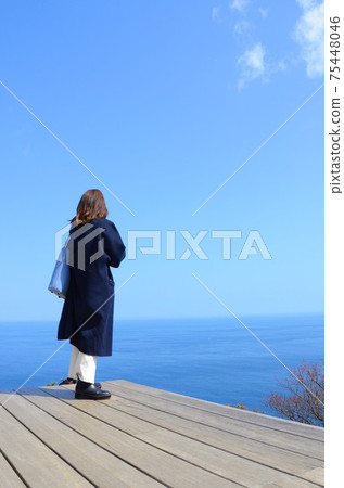 Travel to the sea 75448046