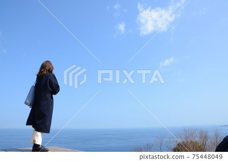 Sea and sky and women Sea and sky and women 75448049