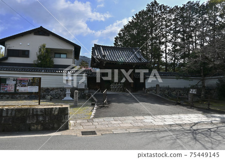 Yamashina Zuishinin Umebayashi 75449145
