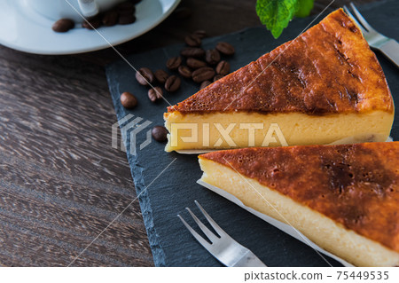 芝士蛋糕特寫黑色背景材料 75449535