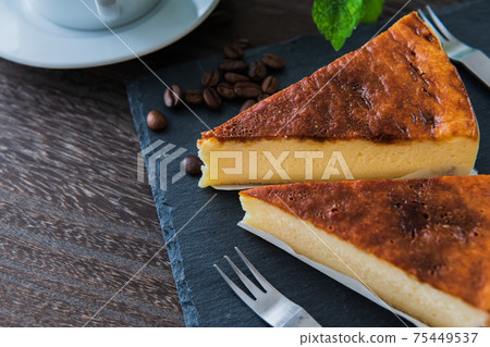 芝士蛋糕特寫黑色背景材料 75449537