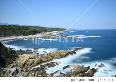 View of the coastline extending from Kajitorizaki to Tomeizaki 75450003