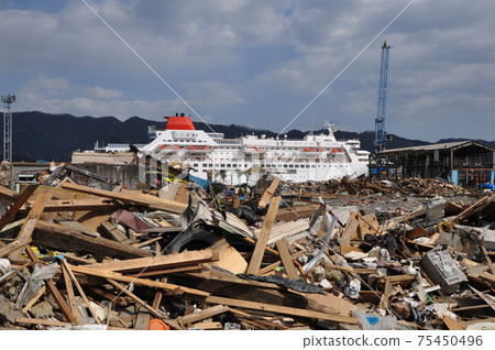 地震發生約一個月後，藤丸到達大船渡灣。 75450496