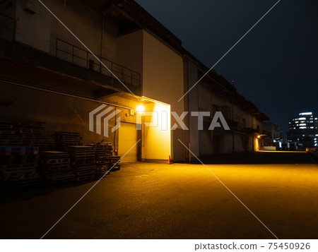 Light of the warehouse in the port at night Light of the warehouse in the port at night 75450926