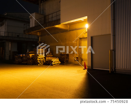 Light of the warehouse in the port at night Light of the warehouse in the port at night 75450928