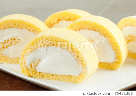 手工製作的捲蛋糕 手工製作的捲蛋糕 75451308