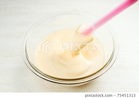 Whole egg co-standing 75451313