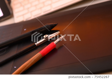 Image of digitization of manga and illustrations 75452267