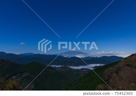 Shizuoka_Sea of Clouds Superb view of the remaining canyon and starry sky Shizuoka_Sea of Clouds Superb view of the remaining canyon and starry sky 75452303