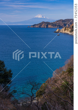 (Shizuoka Prefecture) Mt. Fuji seen from the coastline of Nishiizu (Shizuoka Prefecture) Mt. Fuji seen from the coastline of Nishiizu 75452353