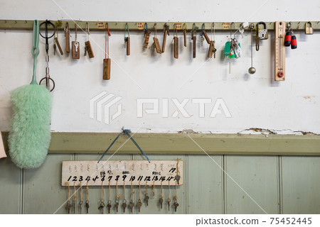 [Former Senyko Elementary School] Key storage area 75452445
