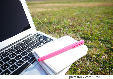 Telework in the open space with a computer and writing utensils Telework in the open space with a computer and writing utensils 75453087
