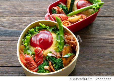 兩個手工便當煎蛋捲飯便當 兩個手工便當煎蛋捲飯便當 75453336