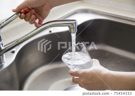 Tap water 75454333
