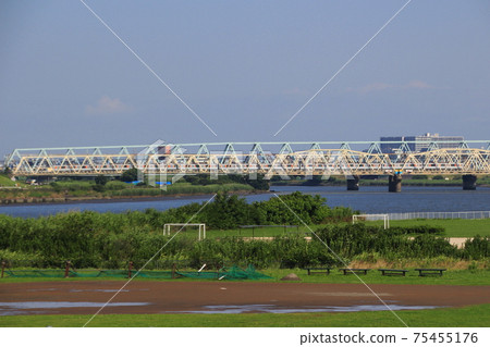 Tobu Isesaki Line: Series 50050 crossing the Arakawa River (Tokyo Subway Hanzomon Line direct train) Tobu Isesaki Line: Series 50050 crossing the Arakawa River (Tokyo Subway Hanzomon Line direct train) 75455176