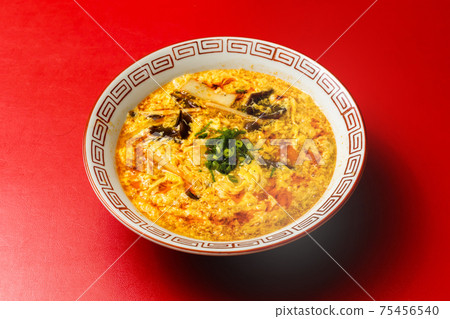 Hot and sour soup noodles 75456540