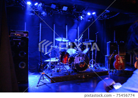 單身公寓，現場，樂隊 75456774