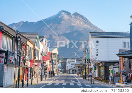 Yufuin station square street and Yufudake Yufuin station square street and Yufudake 75458290