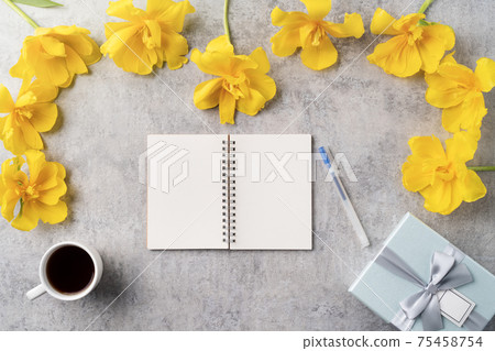 Mother's Day Bouquet Notebook Yellow Gray Mother's Day gift 母の日 チューリップ 75458754