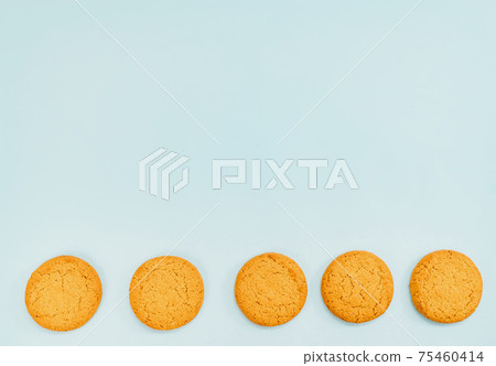 row round oatmeal cookies on a blue background. sweet treat to tea. 75460414