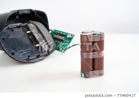 Replacing the battery pack in the screwdriver with new ones. battery assembly Replacing the battery pack in the screwdriver with new ones. battery assembly 75460417