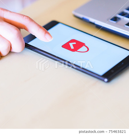 Smartphone authentication lock verify 75463821