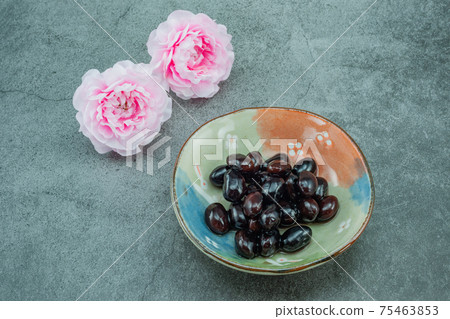 Simmered black beans Simmered black beans 75463853