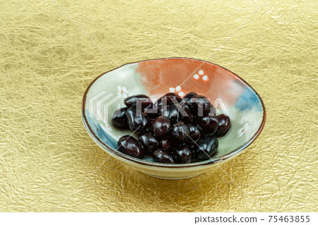 Simmered black beans Simmered black beans 75463855