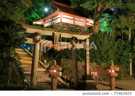 [Ishikawa Prefecture] Yamashiro Onsen Night view of Hatori Shrine 75463925