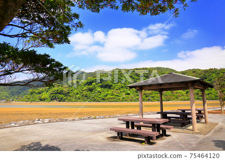 Scenery of Shioya, Okinawa 75464120