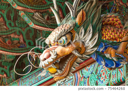 Dragon's sculpture 75464268