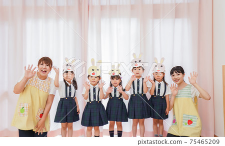 Children and nursery teachers practicing the recital Children and nursery teachers practicing the recital 75465209