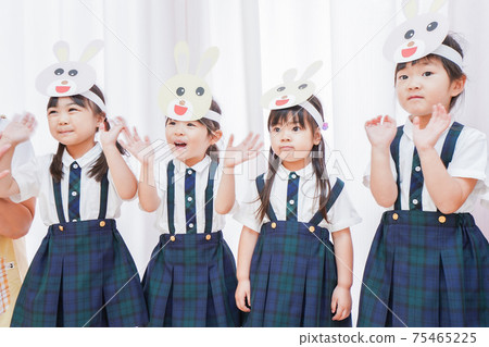 兒童和幼兒園老師練習獨奏會 75465225