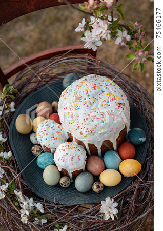 Easter cake with eggs in the nest Easter cake with eggs in the nest 75466177