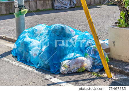 Garbage dump in Tokyo residential area 75467385