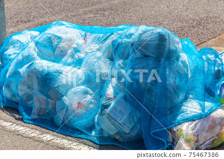 Garbage dump in Tokyo residential area 75467386