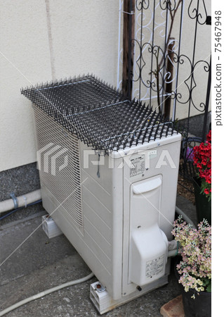 Cat repellent sheet installed in the outdoor unit of the air conditioner Cat repellent sheet installed in the outdoor unit of the air conditioner 75467948