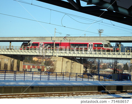 Train on the bridge 75468657