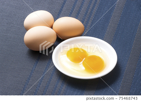 Two yellow eggs, twin eggs, large eggs, lucky charms, rare eggs, Niko-chan eggs Two yellow eggs, twin eggs, large eggs, lucky charms, rare eggs, Niko-chan eggs 75468743