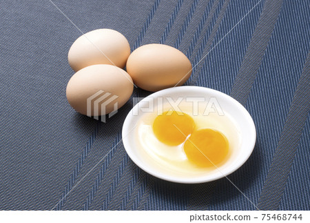 Two yellow eggs, twin eggs, large eggs, lucky charms, rare eggs, Niko-chan eggs Two yellow eggs, twin eggs, large eggs, lucky charms, rare eggs, Niko-chan eggs 75468744