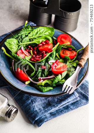 Fresh organic salad with spinach Fresh organic salad with spinach 75469213