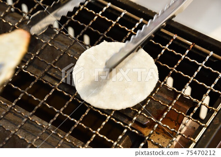 Rice crackers experience Rice crackers experience 75470212