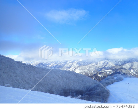 A ski resort with a magnificent view of winter 75474388