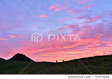 Sunset at Miune, the most beautiful mountain in Shikoku 75474986
