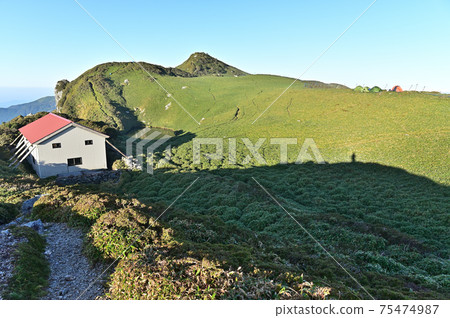 Morning of the most beautiful mountain "Miune" in Shikoku 75474987