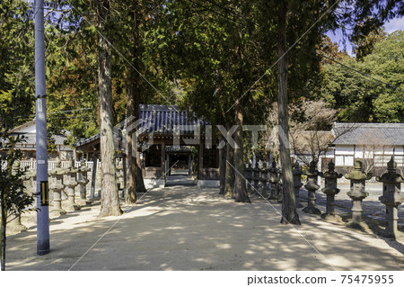 Yuga Shrine Zuijin Gate Wake Town, Okayama Prefecture 75475955