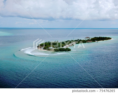 帆傘運動中從上方看的馬爾代夫海倫蓋利島 帆傘運動中從上方看的馬爾代夫海倫蓋利島 75476265