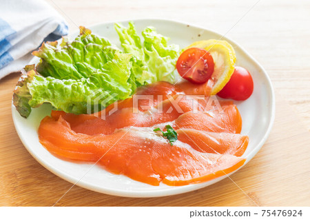 smoked salmon smoked salmon 75476924