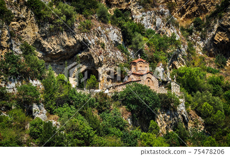 培拉特，阿爾巴尼亞的山脈和教堂 75478206