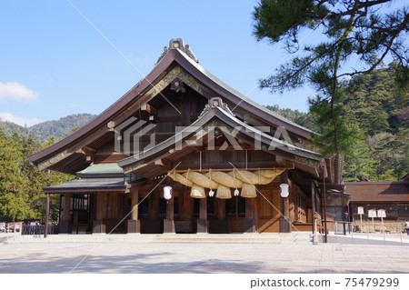 Haiden of Izumo Taisha Shrine in the morning Haiden of Izumo Taisha Shrine in the morning 75479299